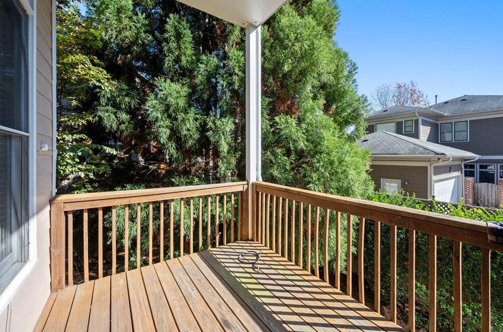 999 Emory Parc Pl, Decatur GA  30033-4054 exterior