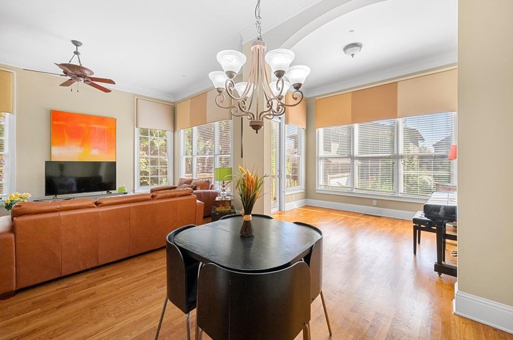 999 Emory Parc Pl, Decatur GA  30033-4054 exterior