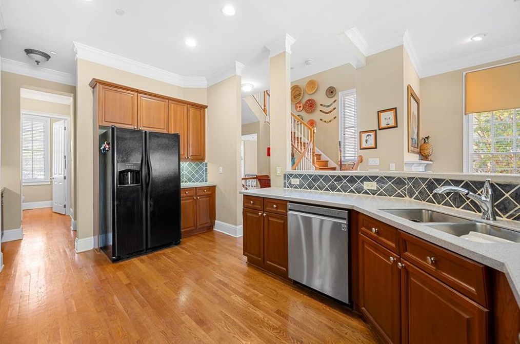 999 Emory Parc Pl, Decatur GA  30033-4054 exterior