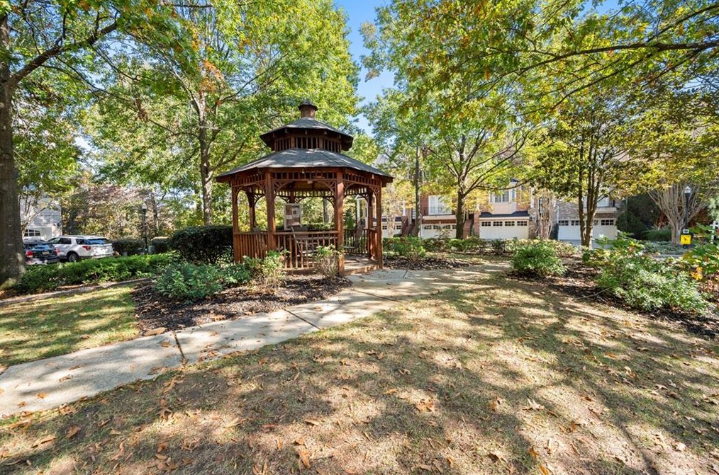 999 Emory Parc Pl, Decatur GA  30033-4054 exterior