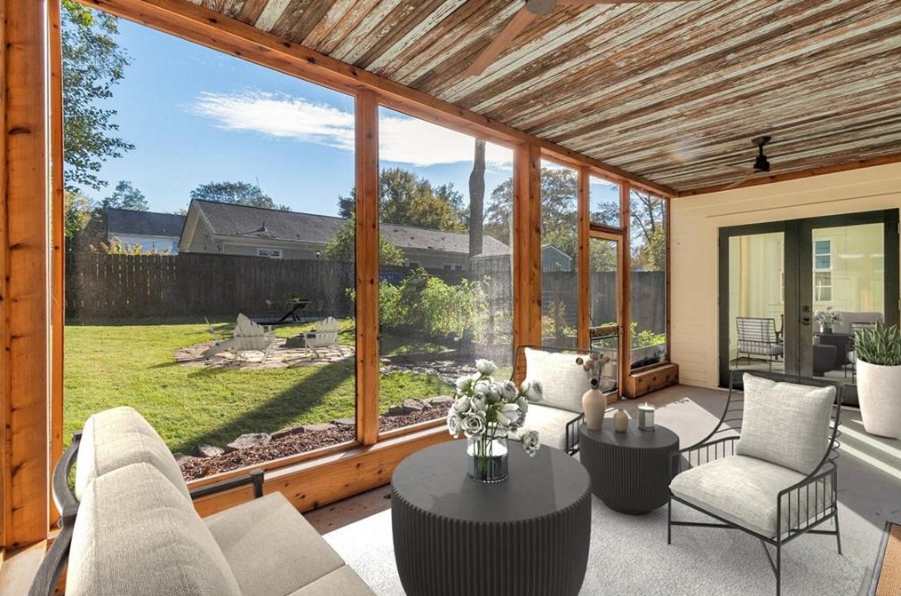 1426 Oakview Rd, Decatur GA  30030-4229 exterior