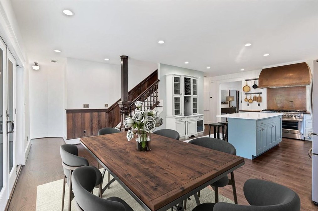 1426 Oakview Rd, Decatur GA  30030-4229 exterior