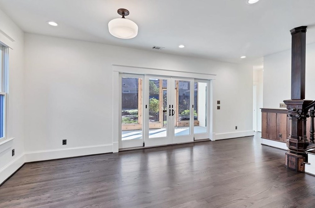 1426 Oakview Rd, Decatur GA  30030-4229 exterior