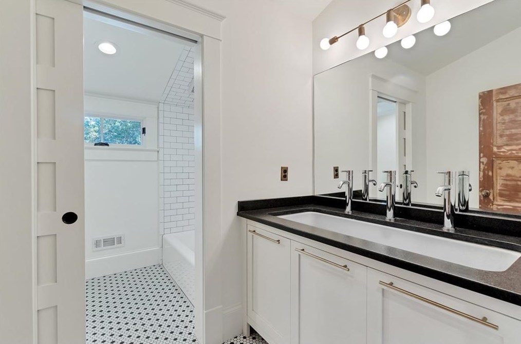 1426 Oakview Rd, Decatur GA  30030-4229 exterior