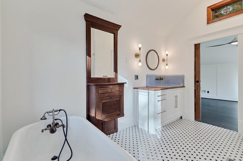 1426 Oakview Rd, Decatur GA  30030-4229 exterior