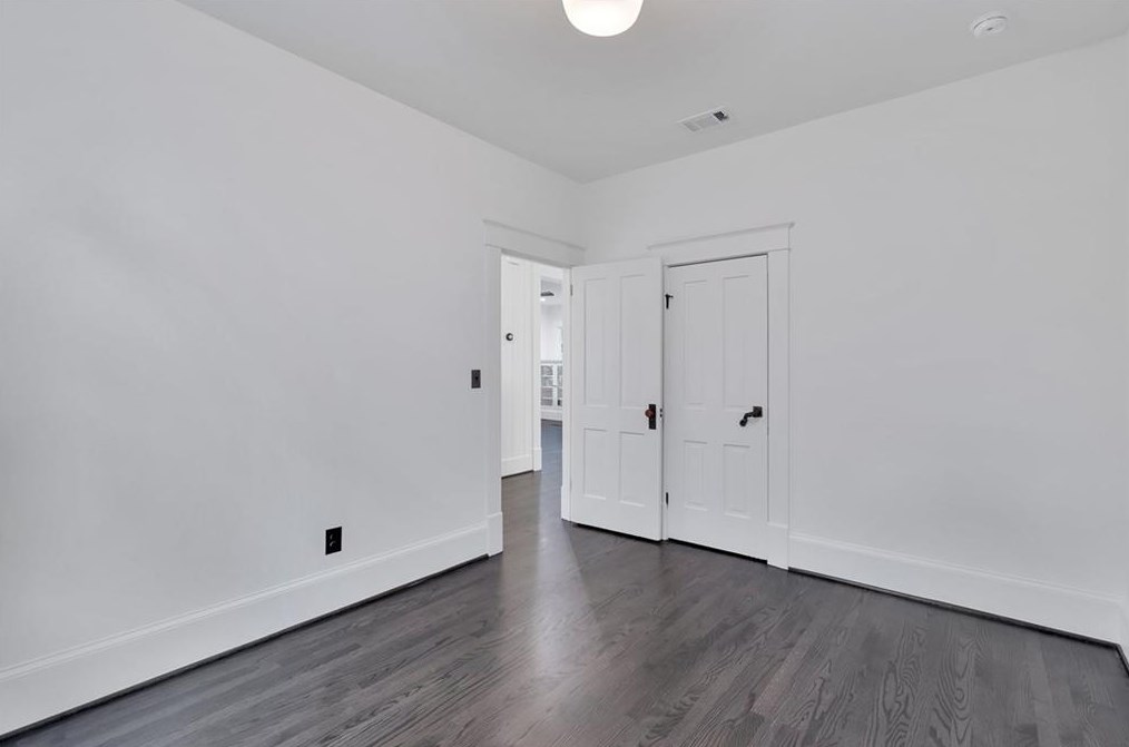 1426 Oakview Rd, Decatur GA  30030-4229 exterior