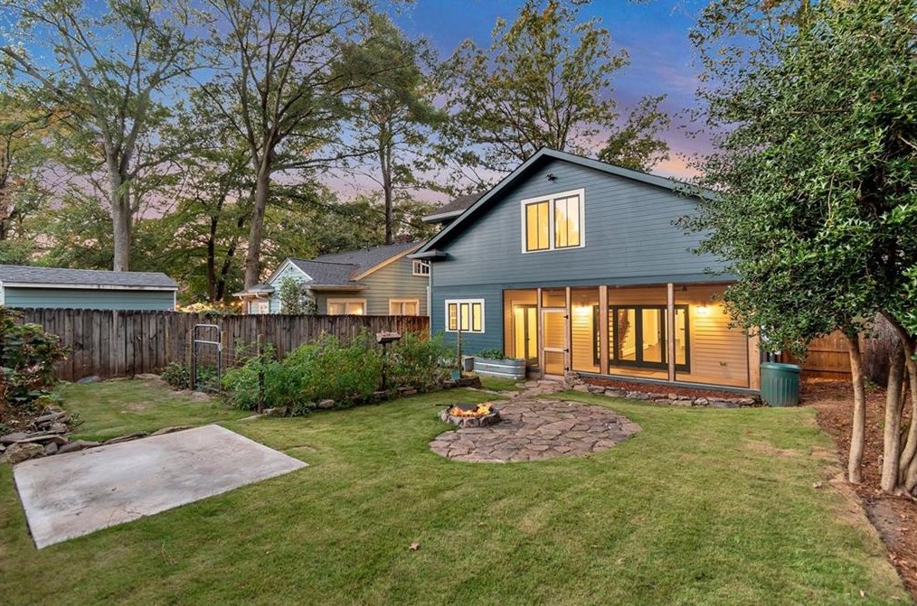 1426 Oakview Rd, Decatur GA  30030-4229 exterior