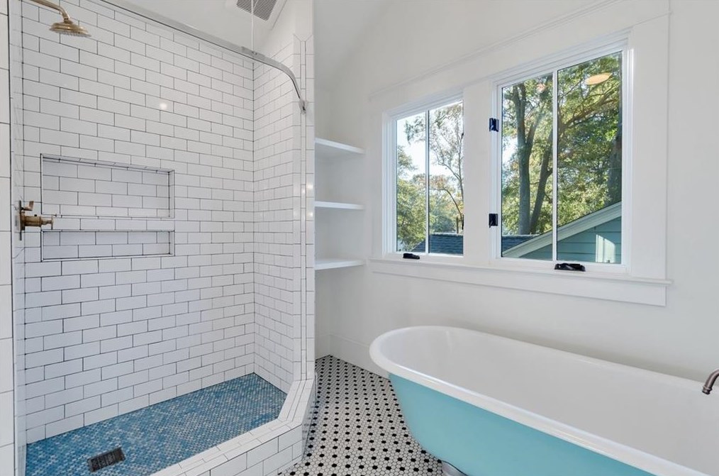 1426 Oakview Rd, Decatur GA  30030-4229 exterior