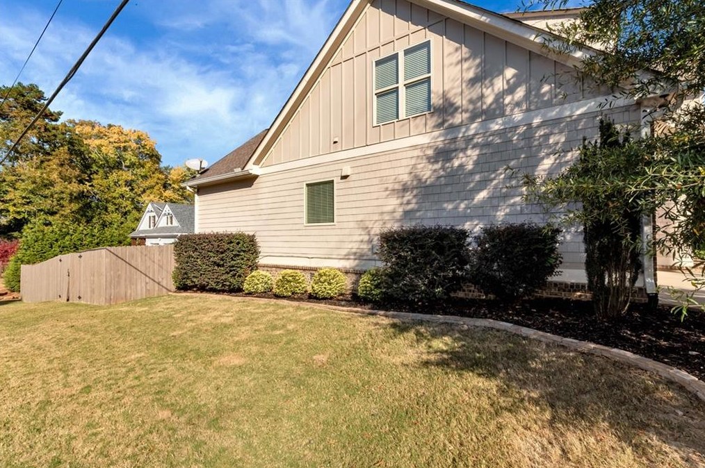 1411 Hawthorne Ave, Smyrna GA  30080-2137 exterior