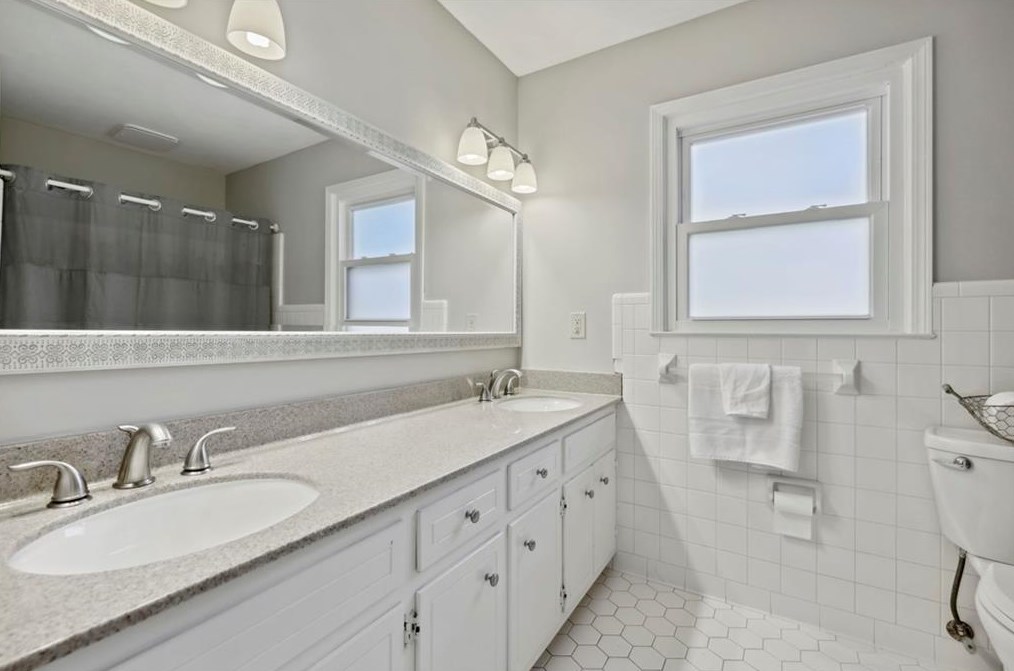 5239 Wyntercreek Cir, Atlanta GA  30338-3810 exterior