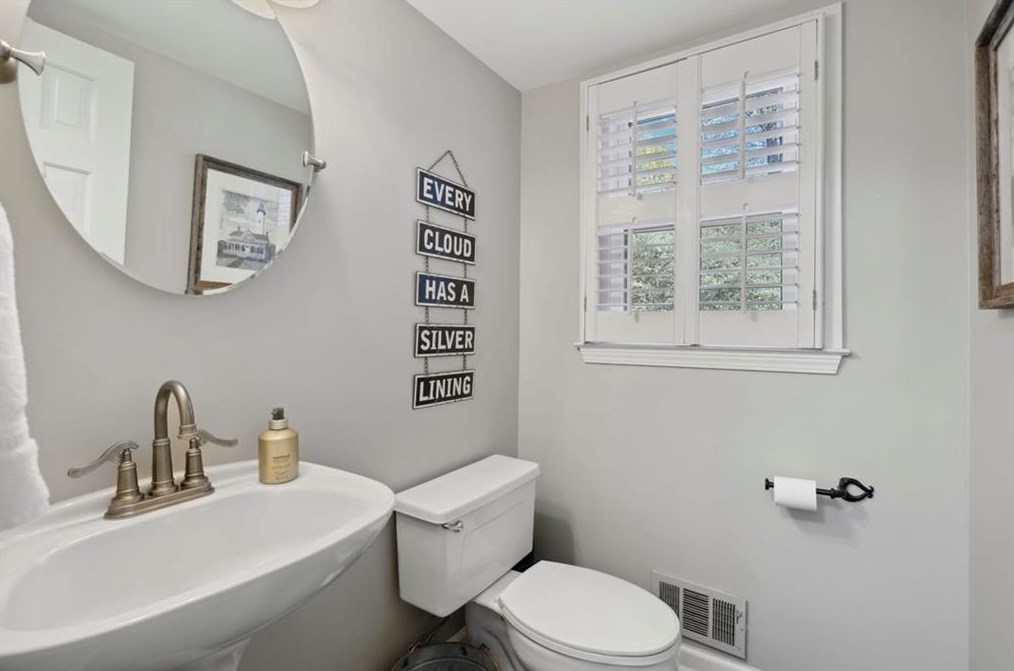 5239 Wyntercreek Cir, Atlanta GA  30338-3810 exterior