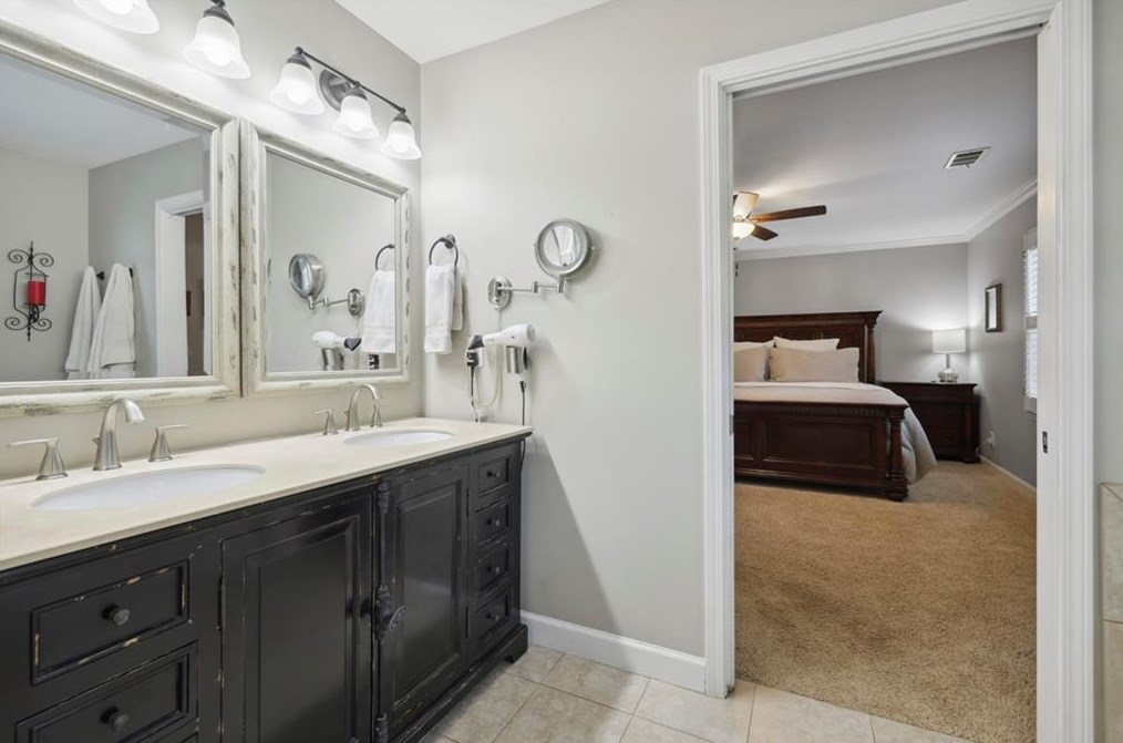 5239 Wyntercreek Cir, Atlanta GA  30338-3810 exterior