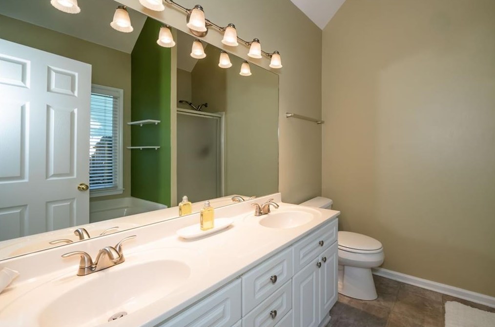 3176 Oakhill Pl, Decatur GA  30033-3300 exterior