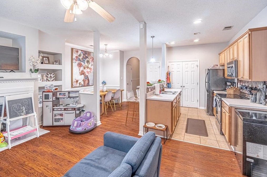 4852 Park Cir, Atlanta GA  30349-2049 exterior