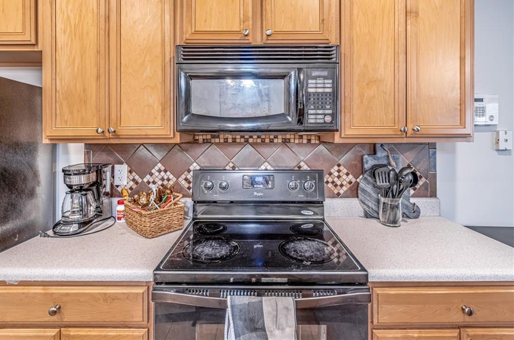 4852 Park Cir, Atlanta GA  30349-2049 exterior