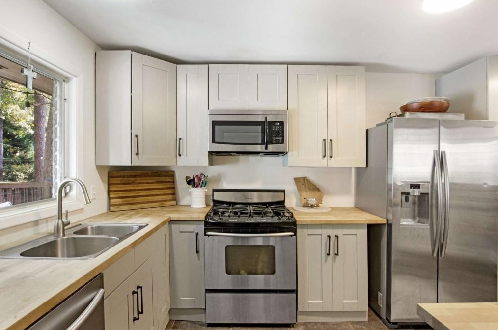 2949 Mount Olive Dr, Decatur GA  30033-3013 exterior