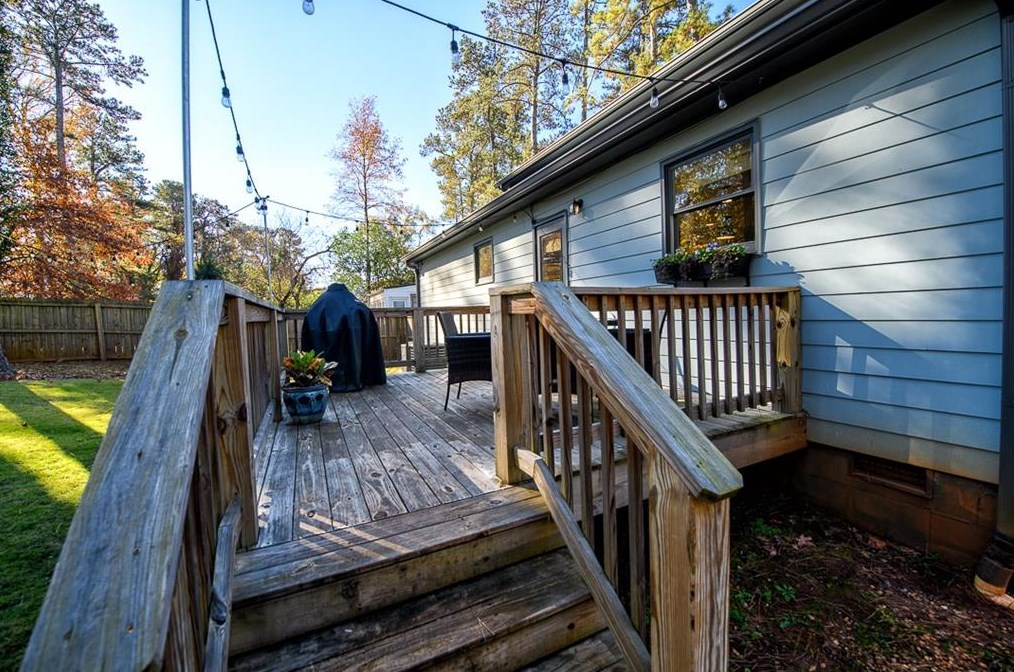 1525 Deerwood Dr, Decatur GA  30030-4517 exterior