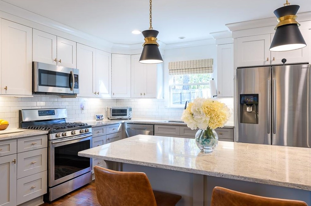 1525 Deerwood Dr, Decatur GA  30030-4517 exterior