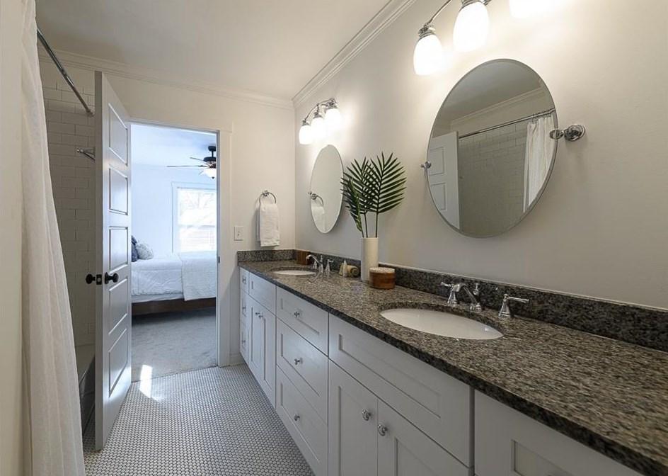 1525 Deerwood Dr, Decatur GA  30030-4517 exterior