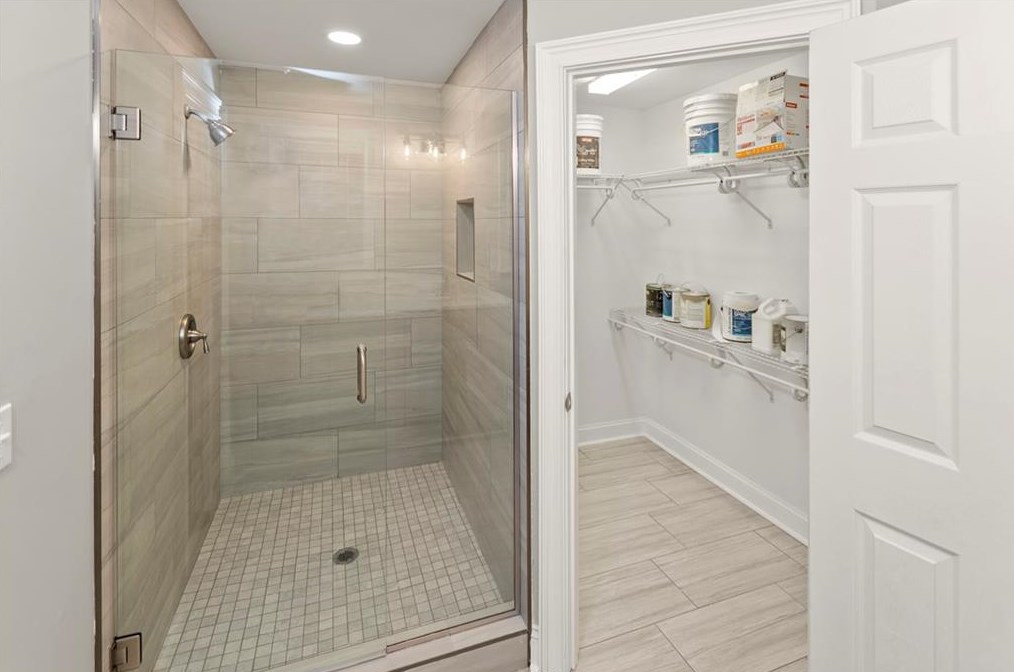 210 Blackwood Pl, Calhoun GA  30701-3908 exterior