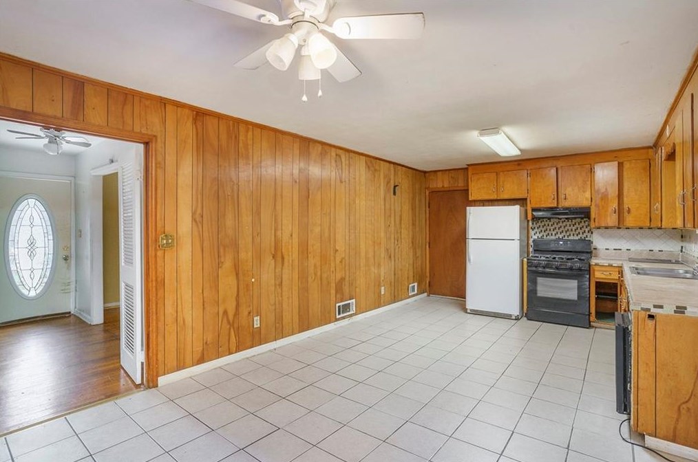 2071 Bluffton Way, Decatur GA  30035-2306 exterior