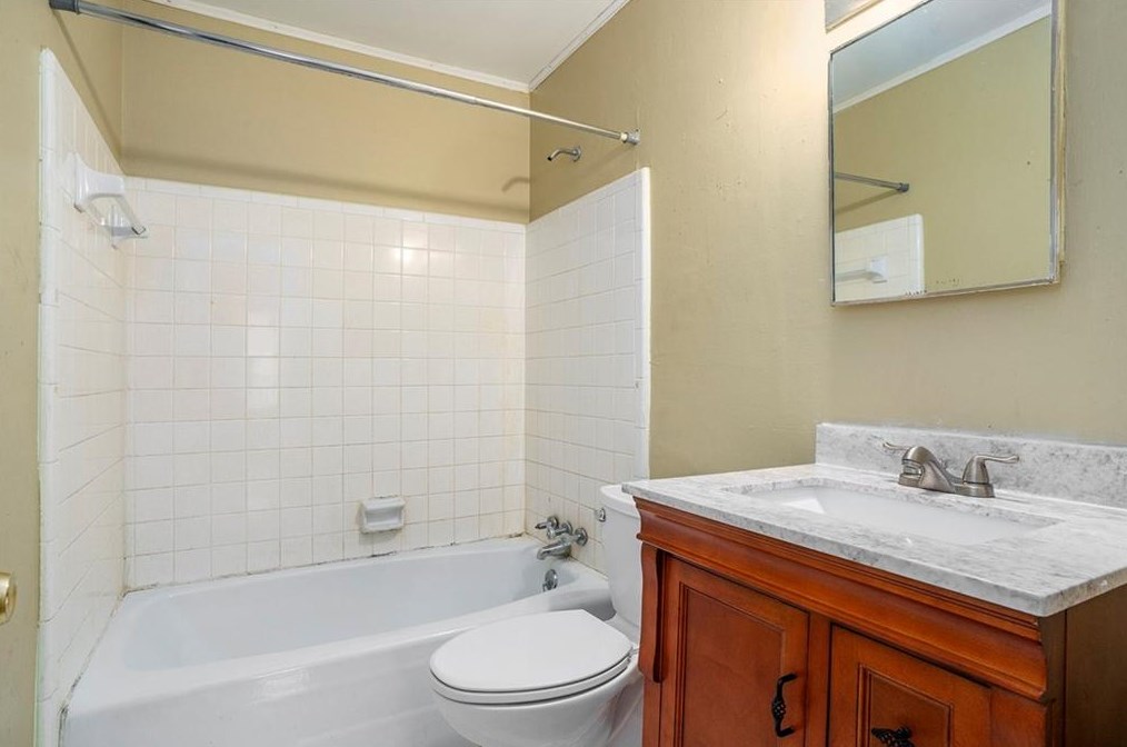 2071 Bluffton Way, Decatur GA  30035-2306 exterior