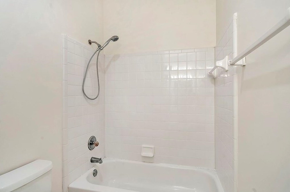 1505 Peachcrest Dr, Lawrenceville GA  30043-2875 exterior