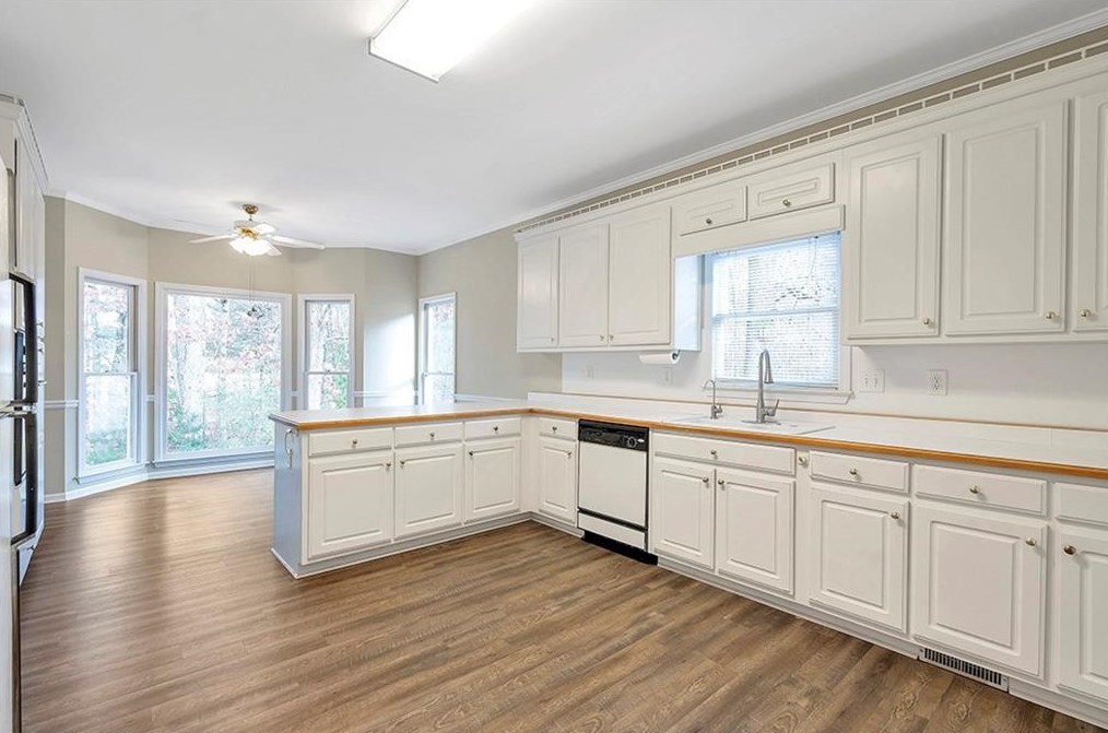 1505 Peachcrest Dr, Lawrenceville GA  30043-2875 exterior