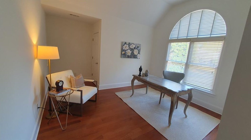 2550 Manor Walk, Decatur GA  30030-1659 exterior