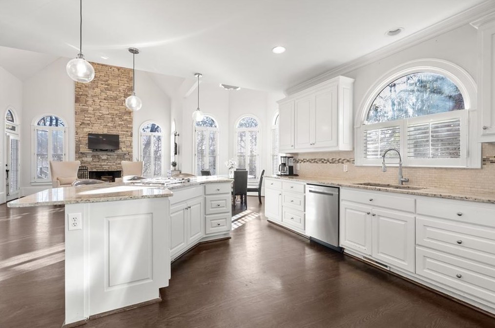 340 Falls Point Trl, Alpharetta GA  30022-8470 exterior