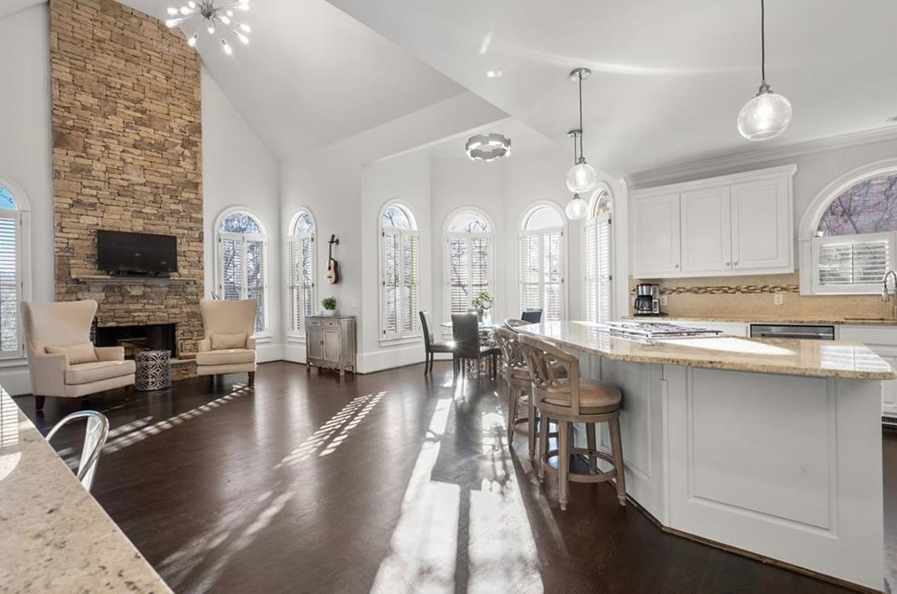 340 Falls Point Trl, Alpharetta GA  30022-8470 exterior