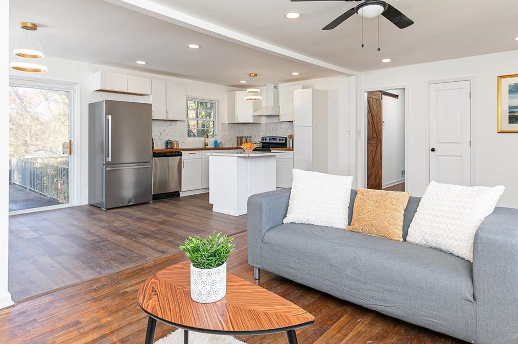 1985 Glen Echo Dr, Decatur GA  30032-5129 exterior