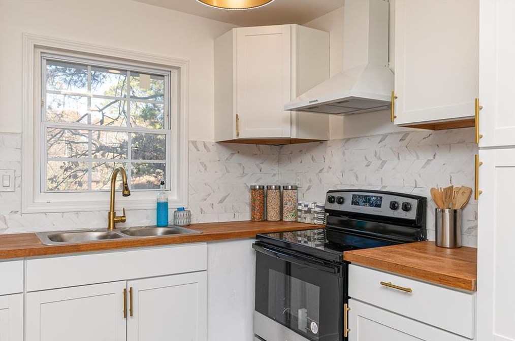 1985 Glen Echo Dr, Decatur GA  30032-5129 exterior