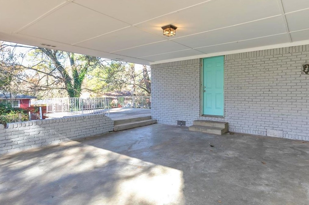 1985 Glen Echo Dr, Decatur GA  30032-5129 exterior