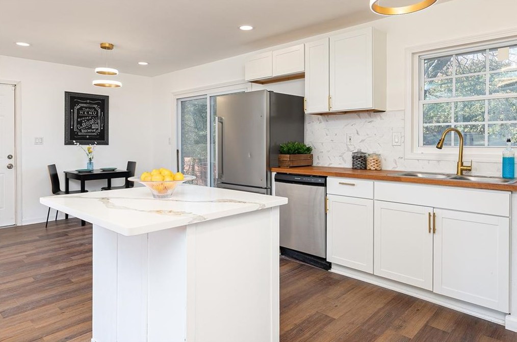 1985 Glen Echo Dr, Decatur GA  30032-5129 exterior