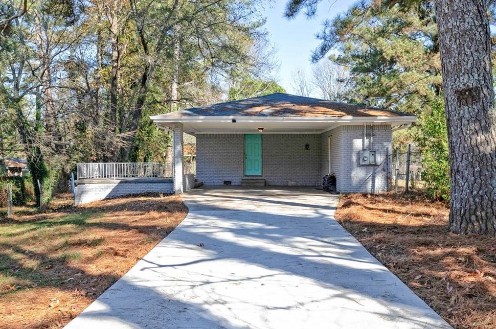 1985 Glen Echo Dr, Decatur GA  30032-5129 exterior