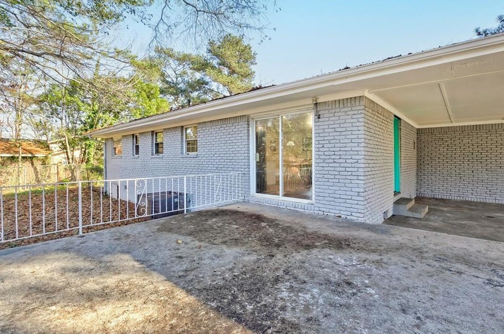 1985 Glen Echo Dr, Decatur GA  30032-5129 exterior