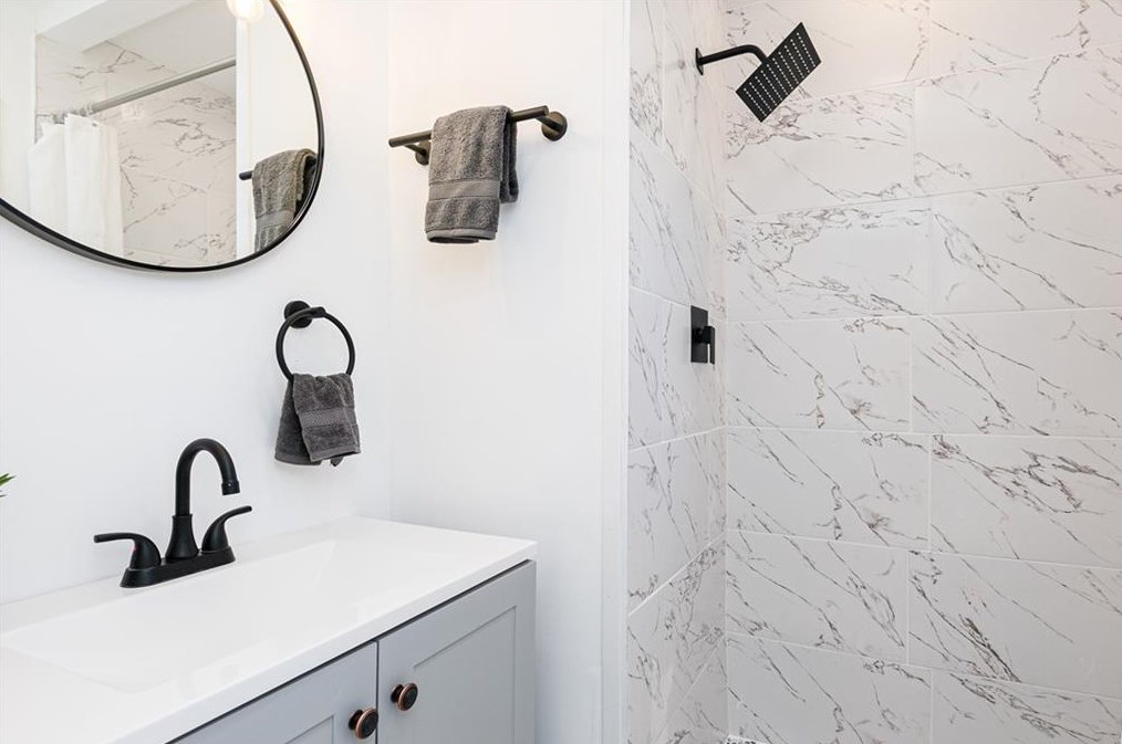 1985 Glen Echo Dr, Decatur GA  30032-5129 exterior