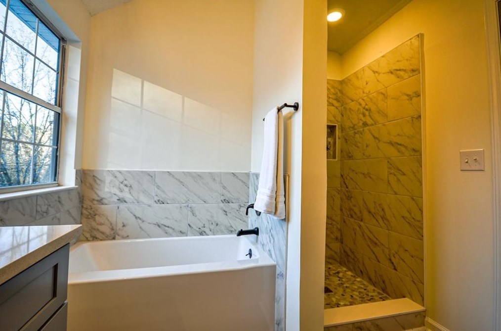 2305 Creekview Trl, Decatur GA  30035-3651 exterior