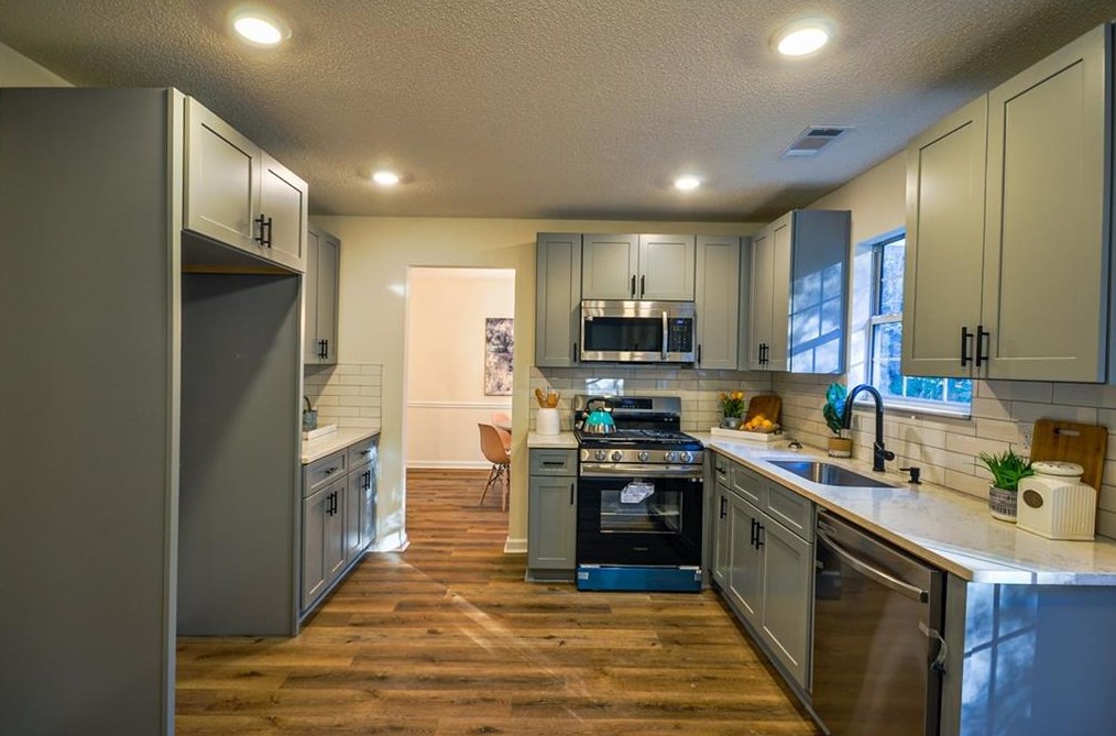 2305 Creekview Trl, Decatur GA  30035-3651 exterior