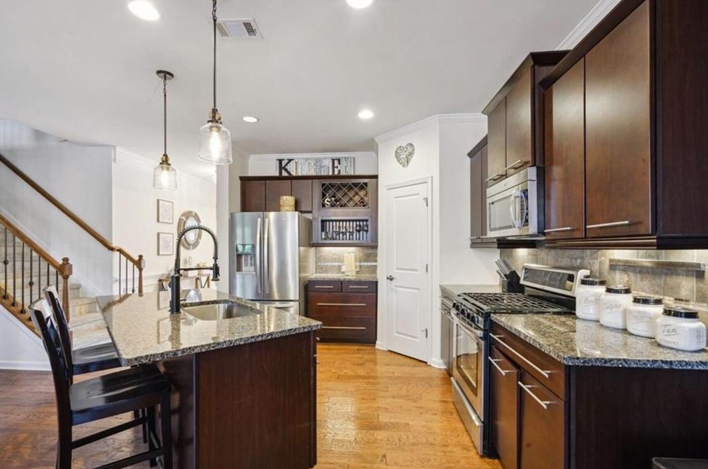 4312 Jameson Ln, Smyrna GA  30082-2506 exterior