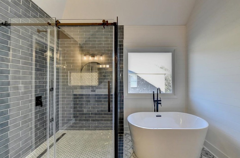 2184 Huntcrest Way, Lawrenceville GA 30043-8126 exterior