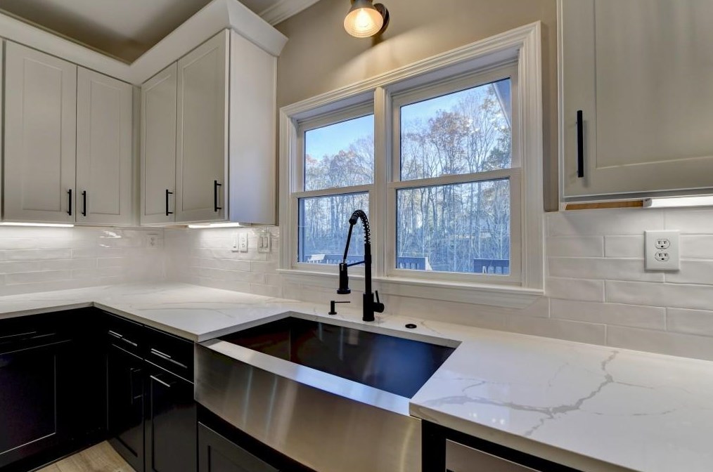 2184 Huntcrest Way, Lawrenceville GA 30043-8126 exterior