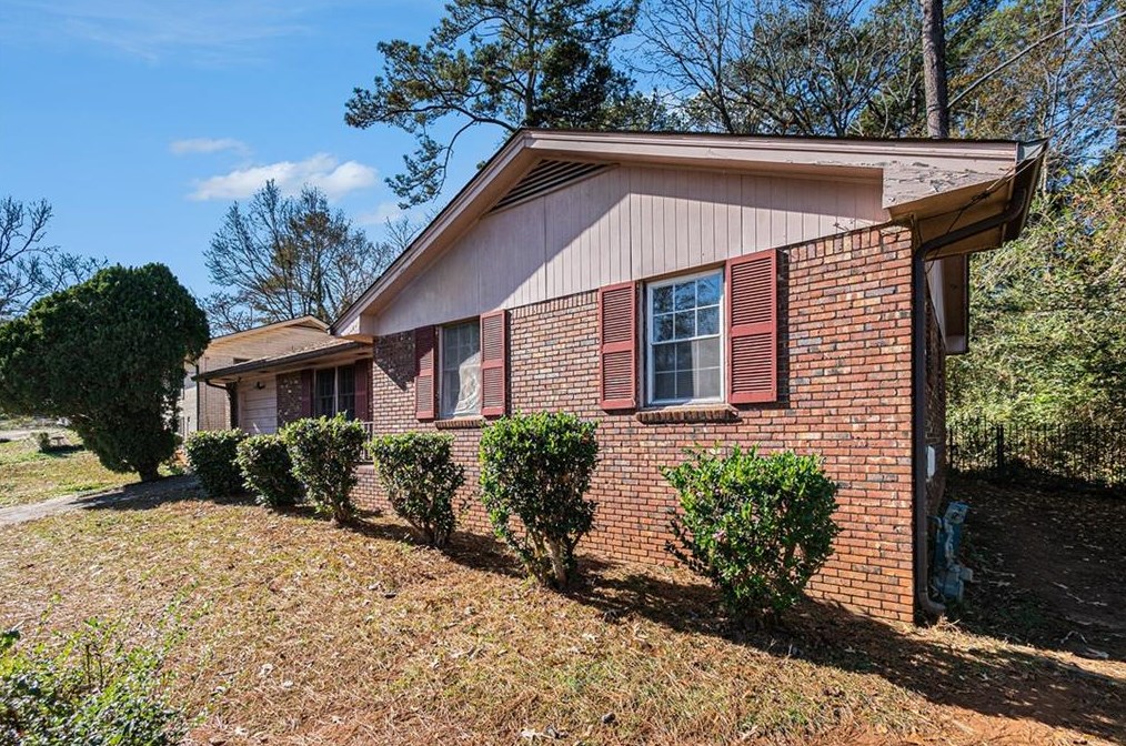 2071 Bluffton Way, Decatur GA  30035-2306 exterior