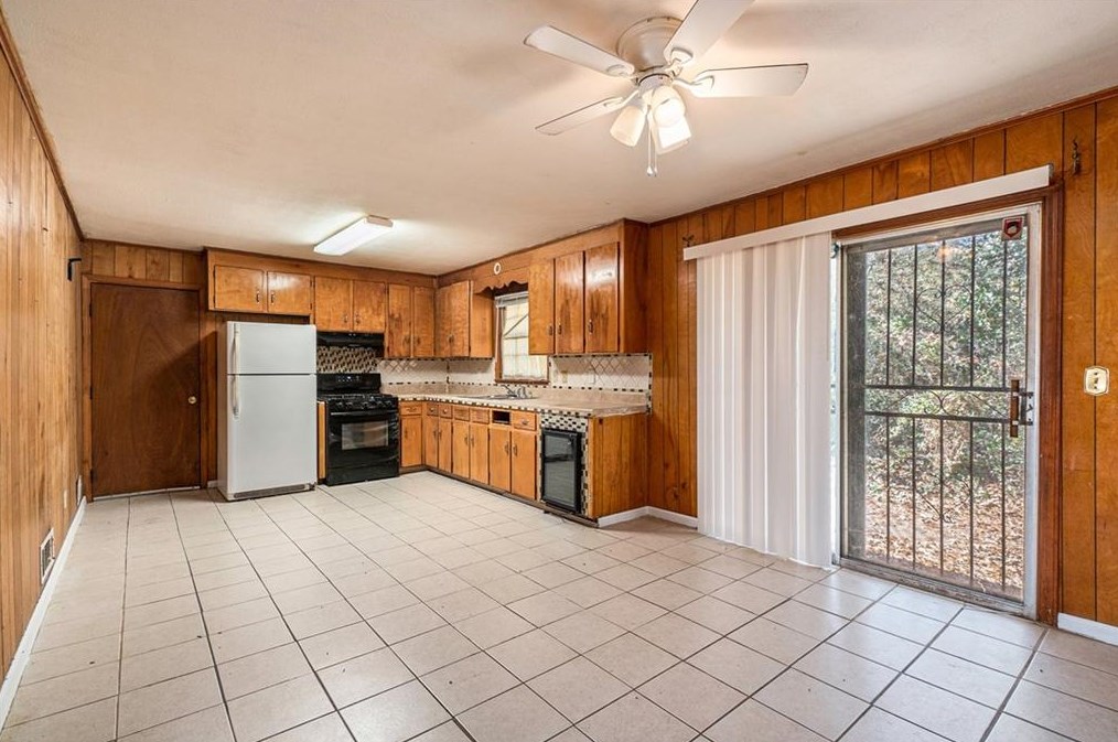 2071 Bluffton Way, Decatur GA  30035-2306 exterior