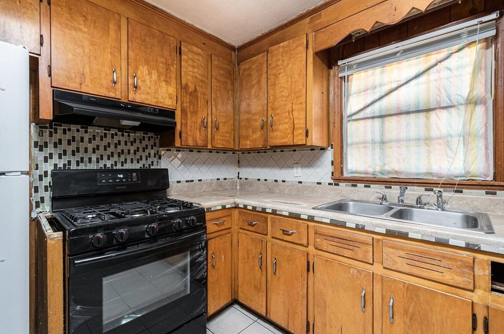 2071 Bluffton Way, Decatur GA  30035-2306 exterior