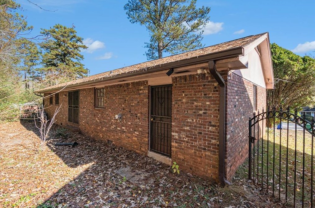 2071 Bluffton Way, Decatur GA  30035-2306 exterior