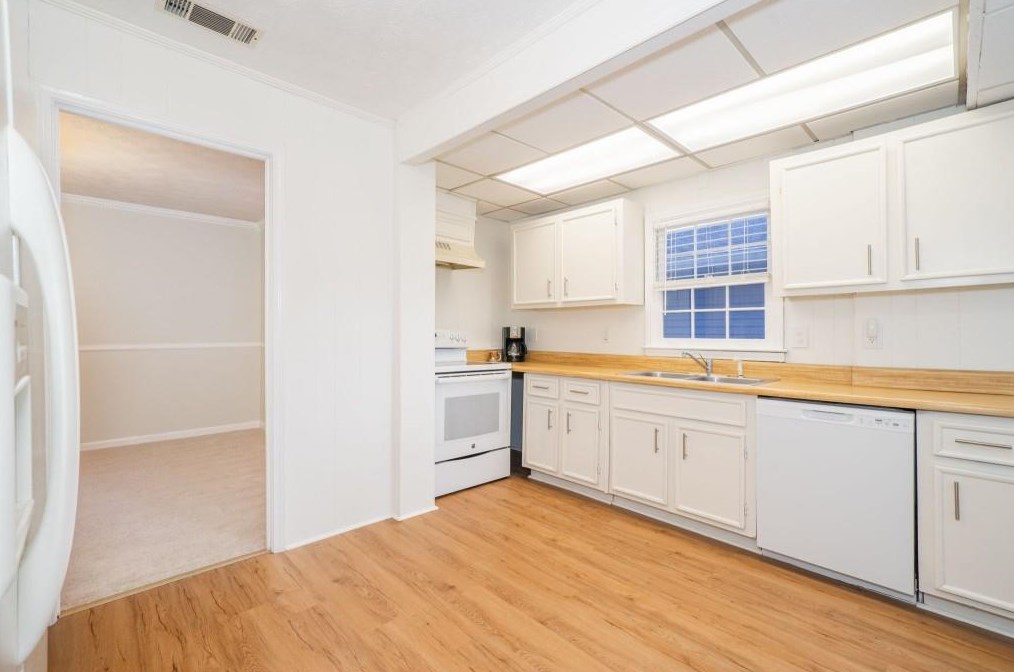 2902 Lavista Way, Decatur GA  30033-1108 exterior