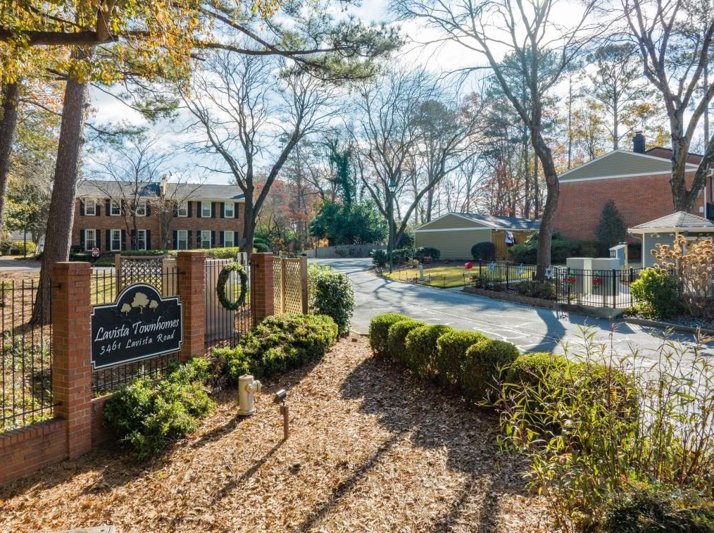 2902 Lavista Way, Decatur GA  30033-1108 exterior