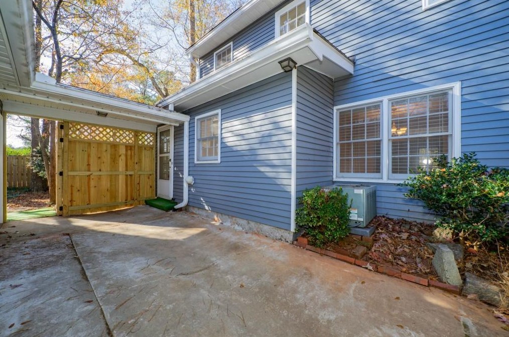 2902 Lavista Way, Decatur GA  30033-1108 exterior